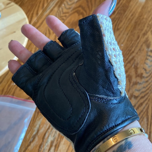 Fingerless Gloves Crochet & leather with Stripes - Picture 9 of 13